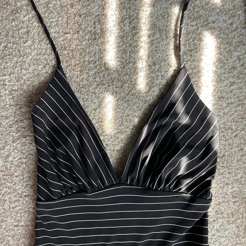 Alyn Paige Black and White Asymmetrical Halter Dress - S - Picture 4 of 6